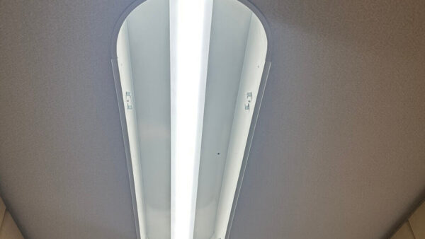 旧型蛍光灯照明器具　内部加工LED化工事