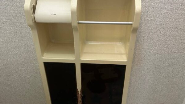 トイレ埋め込み収納棚交換工事